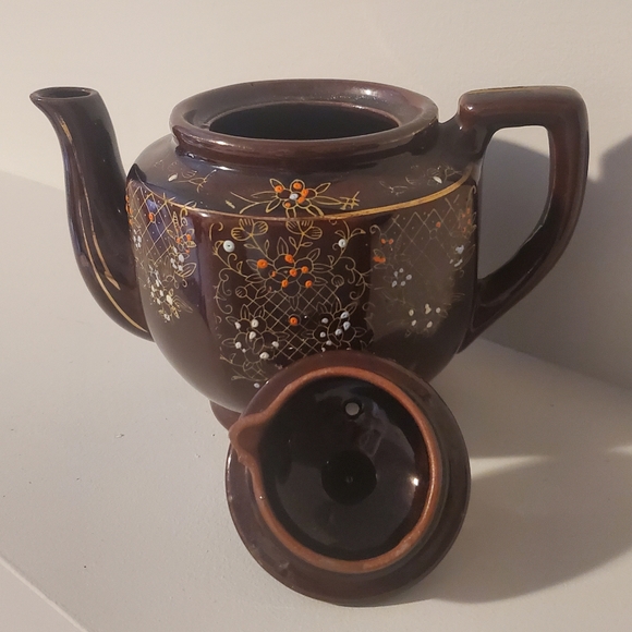 Beautiful ceramic Japanese floral teapot - Picture 3 of 3